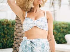 Hermoza Blue White Floral Ruched Keyhole Bikini Swim Top Size 14 NWT Underwire